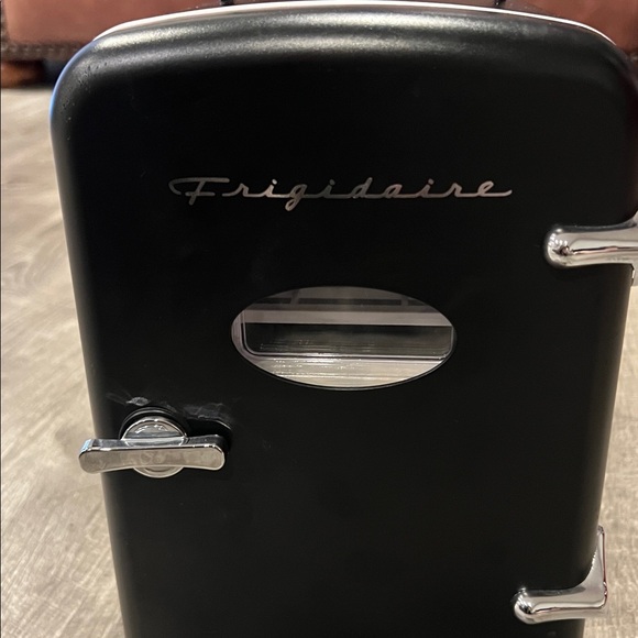 Mini fridge - Picture 7 of 9